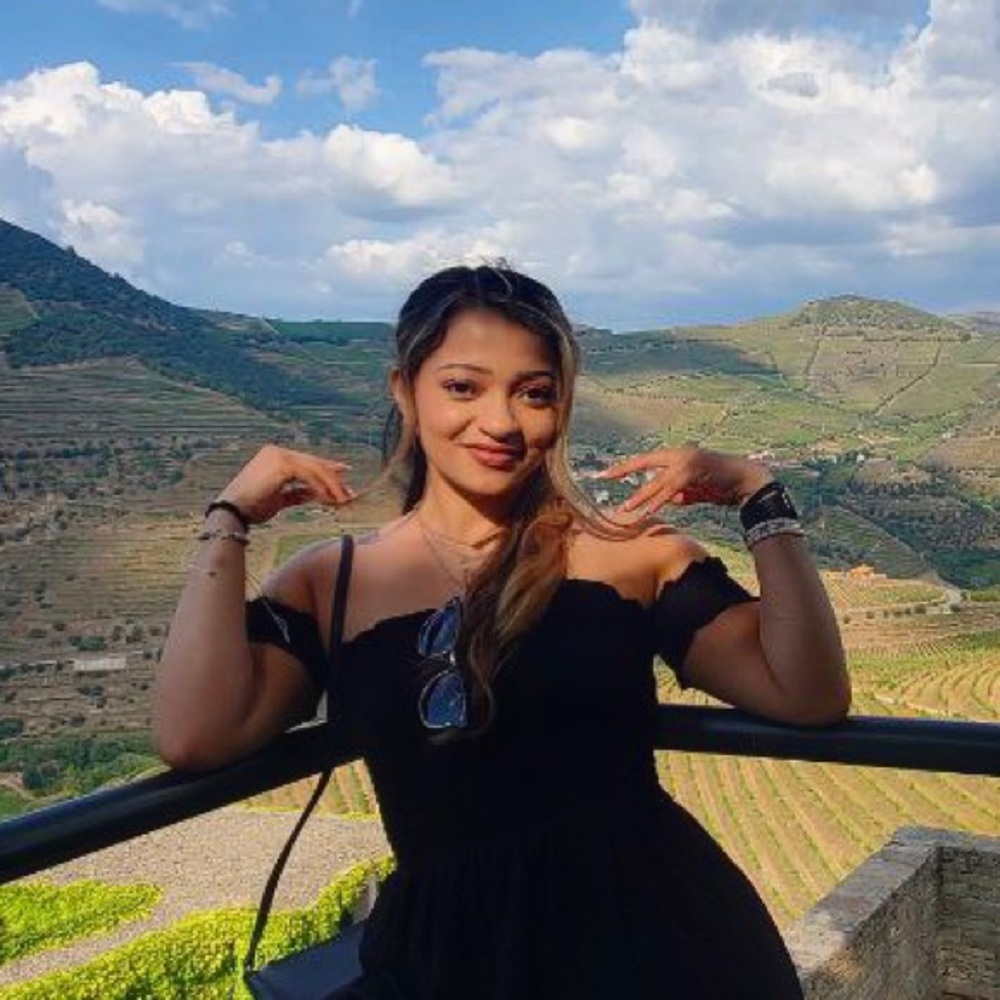Meet your Posher, Bita